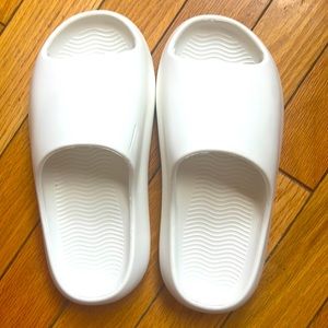 BRAND NEW Kids Girls Slides size12-13